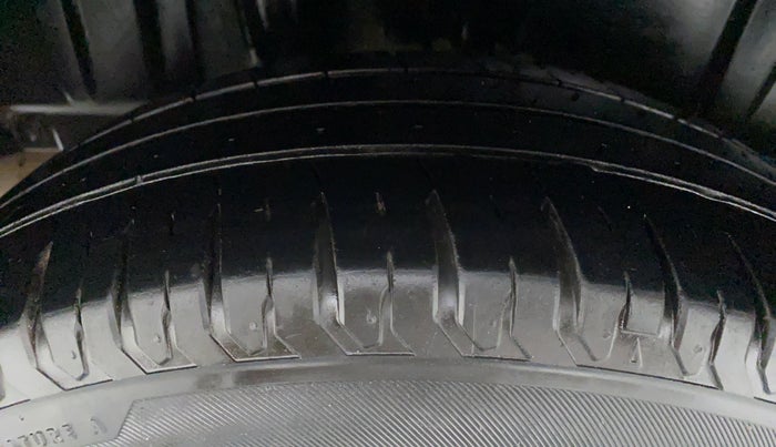 2019 Maruti XL6 ALPHA SHVS  MT, Petrol, Manual, 23,118 km, Right Rear Tyre Tread