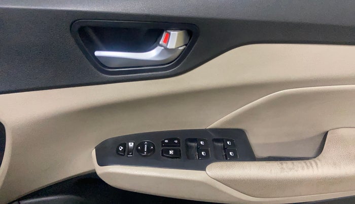 2018 Hyundai Verna 1.6 VTVT SX (O) AT, Petrol, Automatic, 65,301 km, Driver Side Door Panels Control