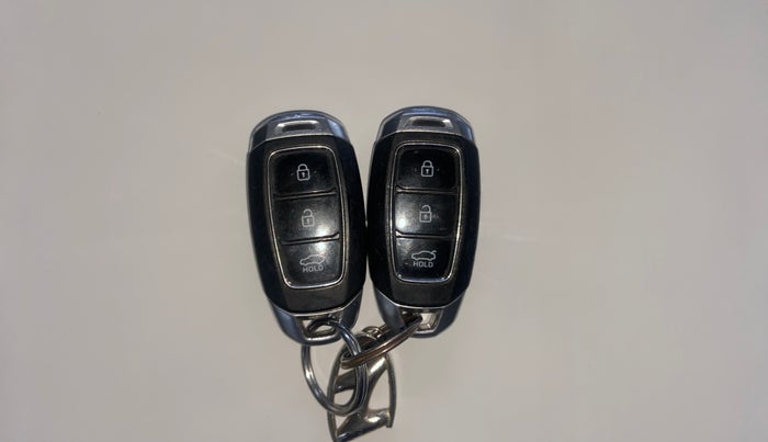 2018 Hyundai Verna 1.6 VTVT SX (O) AT, Petrol, Automatic, 65,301 km, Key Close Up