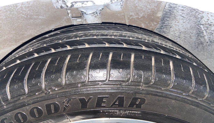 2018 Hyundai Verna 1.6 VTVT SX (O) AT, Petrol, Automatic, 65,301 km, Right Front Tyre Tread