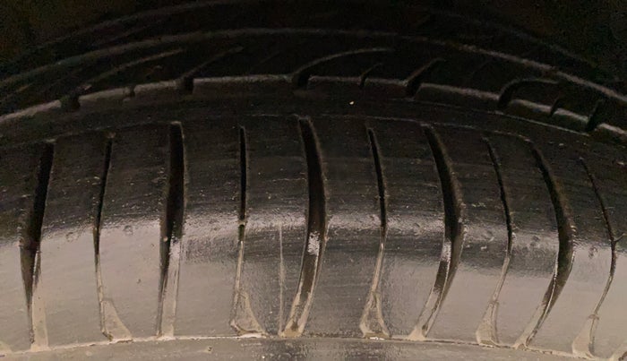 2013 Hyundai i20 MAGNA (O) 1.2, Petrol, Manual, 51,380 km, Right Front Tyre Tread