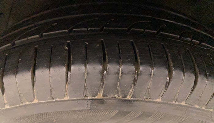 2013 Hyundai i20 MAGNA (O) 1.2, Petrol, Manual, 51,380 km, Left Front Tyre Tread