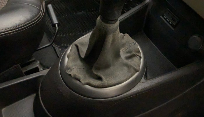 2013 Hyundai i20 MAGNA (O) 1.2, Petrol, Manual, 51,380 km, Gear lever - Boot cover slightly torn