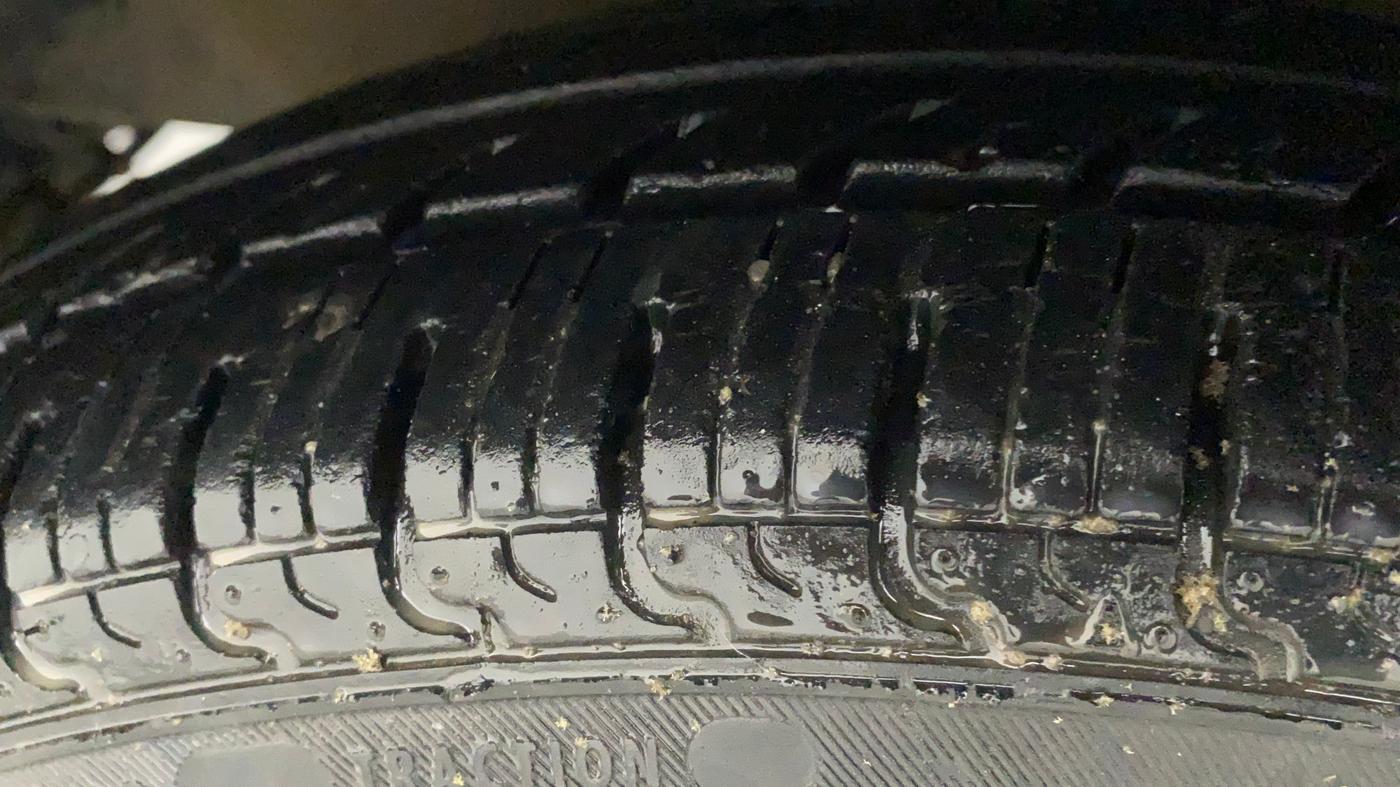 2011 Hyundai i10 MAGNA 1.2, Petrol, Manual, 88,437 km, Left Front Tyre Tread