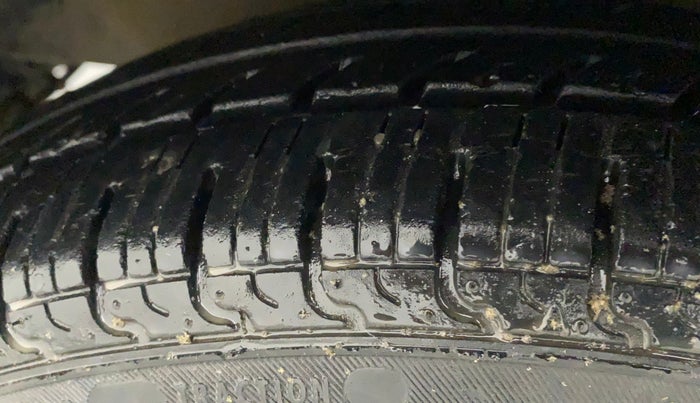 2011 Hyundai i10 MAGNA 1.2, Petrol, Manual, 88,437 km, Left Front Tyre Tread