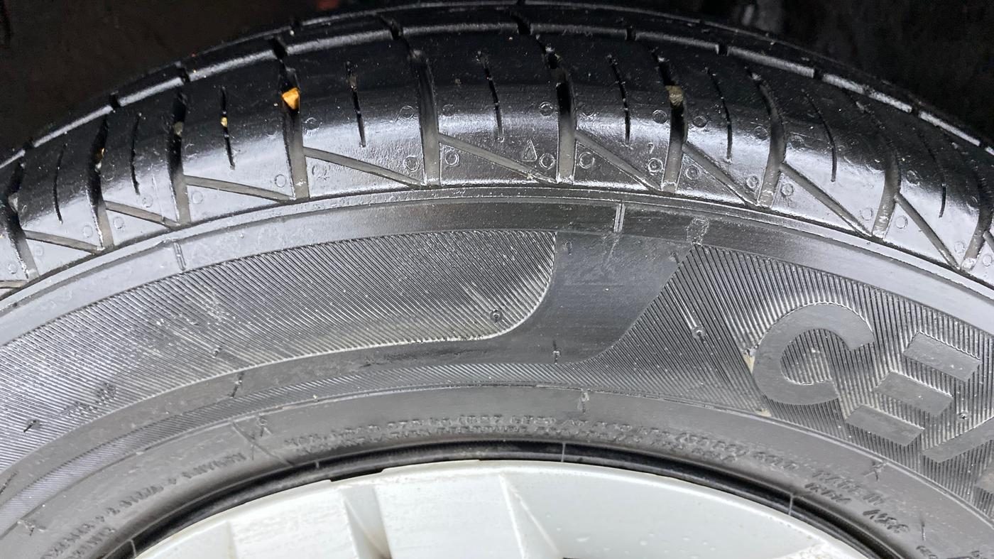 2020 Maruti Alto VXI, Petrol, Manual, 1,754 km, Left Front Tyre Tread