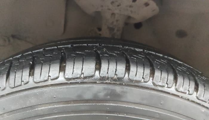 2015 Honda Amaze 1.2L I-VTEC E, Petrol, Manual, 71,894 km, Left Front Tyre Tread