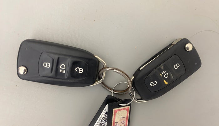 2017 Tata Hexa XT 4X2 7 STR, Diesel, Manual, 89,492 km, Key Close Up