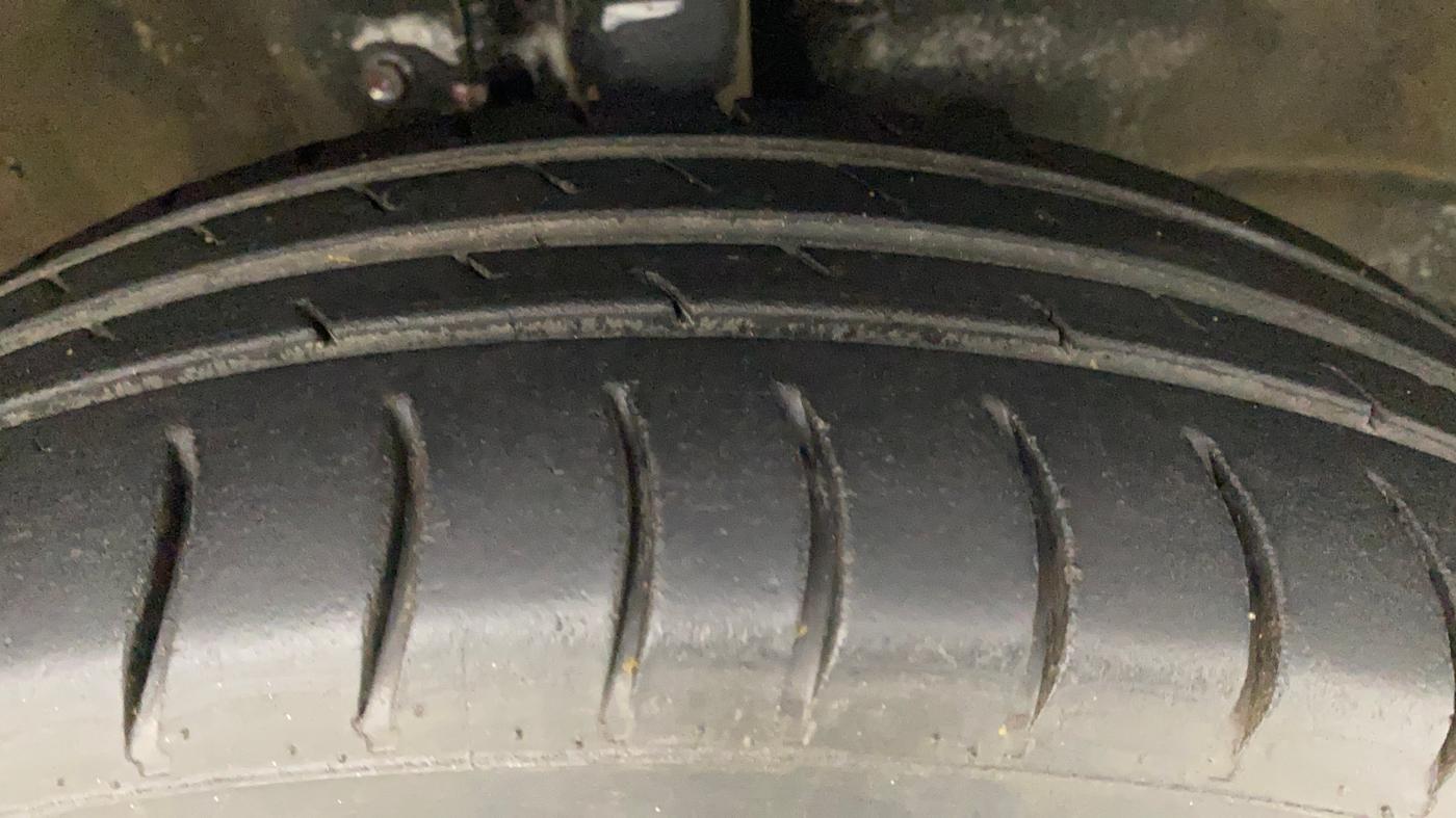 2013 Maruti Wagon R 1.0 VXI, CNG, Manual, 66,823 km, Right Front Tyre Tread