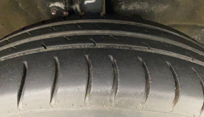 2013 Maruti Wagon R 1.0 VXI, Petrol, Manual, 66,823 km, Right Front Tyre Tread