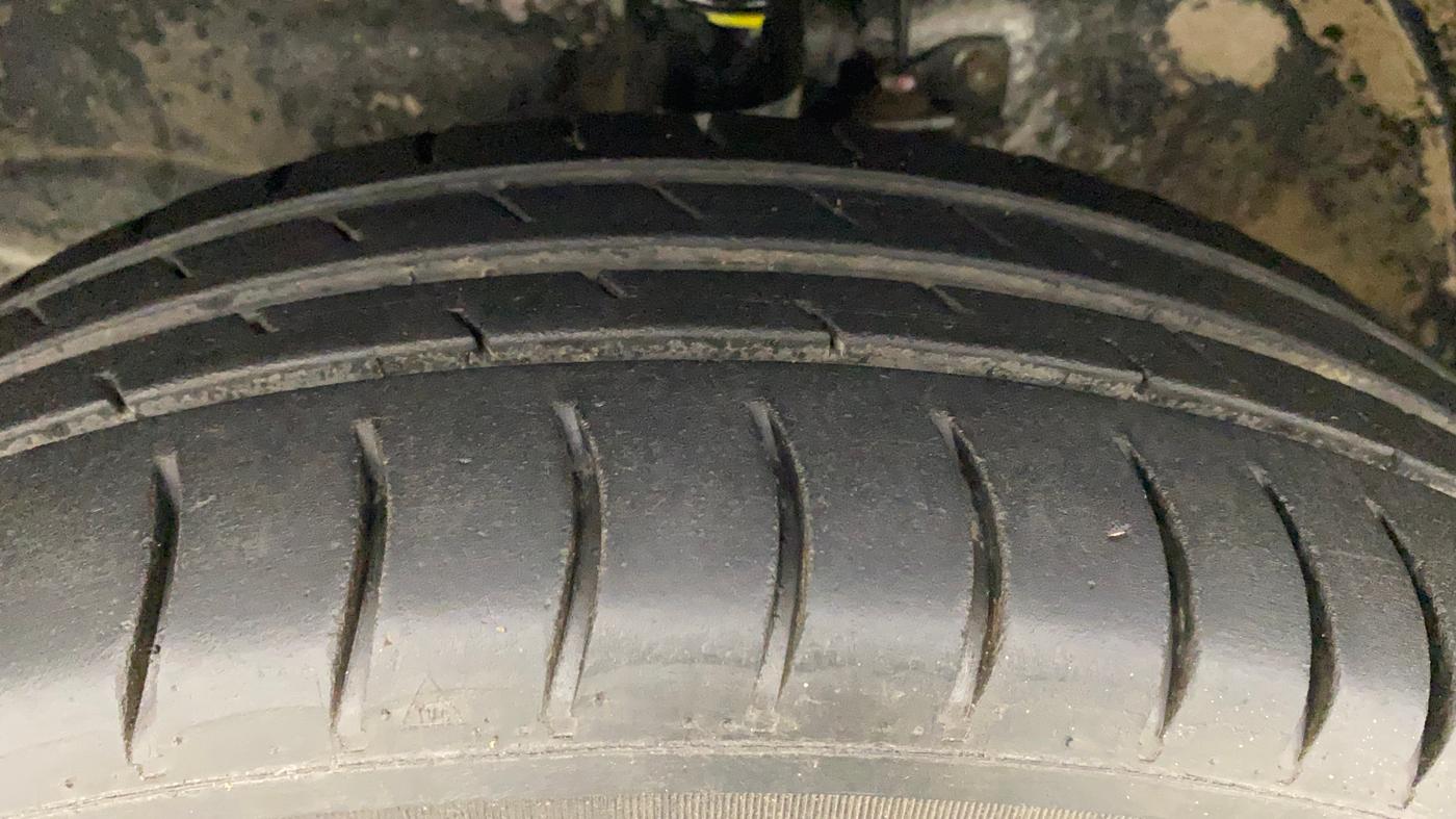 2013 Maruti Wagon R 1.0 VXI, CNG, Manual, 66,823 km, Left Front Tyre Tread