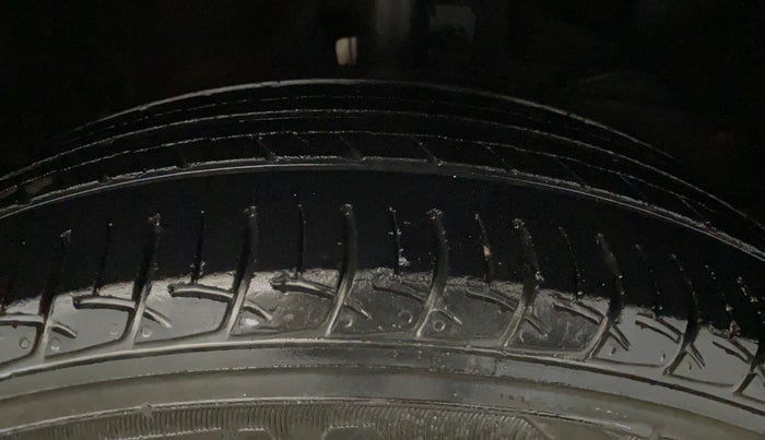 2018 Maruti Baleno DELTA PETROL 1.2, Petrol, Manual, 65,766 km, Right Front Tyre Tread