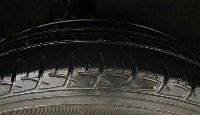 2018 Maruti Baleno DELTA PETROL 1.2, Petrol, Manual, 65,766 km, Right Rear Tyre Tread
