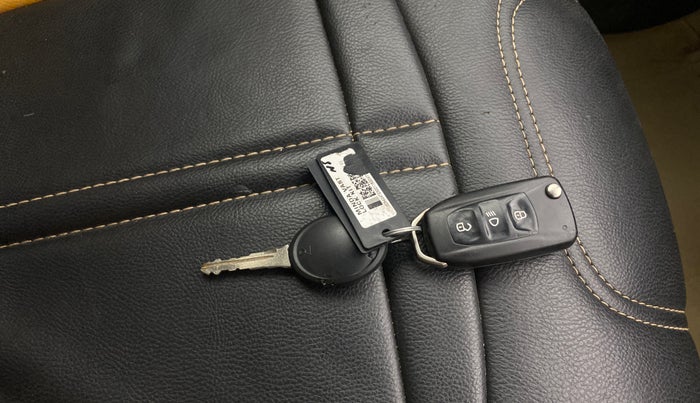 2016 Tata Tiago XZ PETROL, Petrol, Manual, 57,113 km, Key Close Up