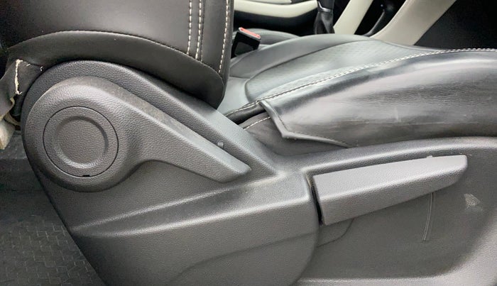 2024 MG ASTOR Sprint 1.5 MT (Ivory), Petrol, Manual, 7,186 km, Driver Side Adjustment Panel