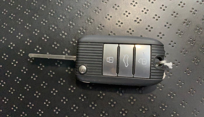 2024 MG ASTOR Sprint 1.5 MT (Ivory), Petrol, Manual, 7,186 km, Key Close Up