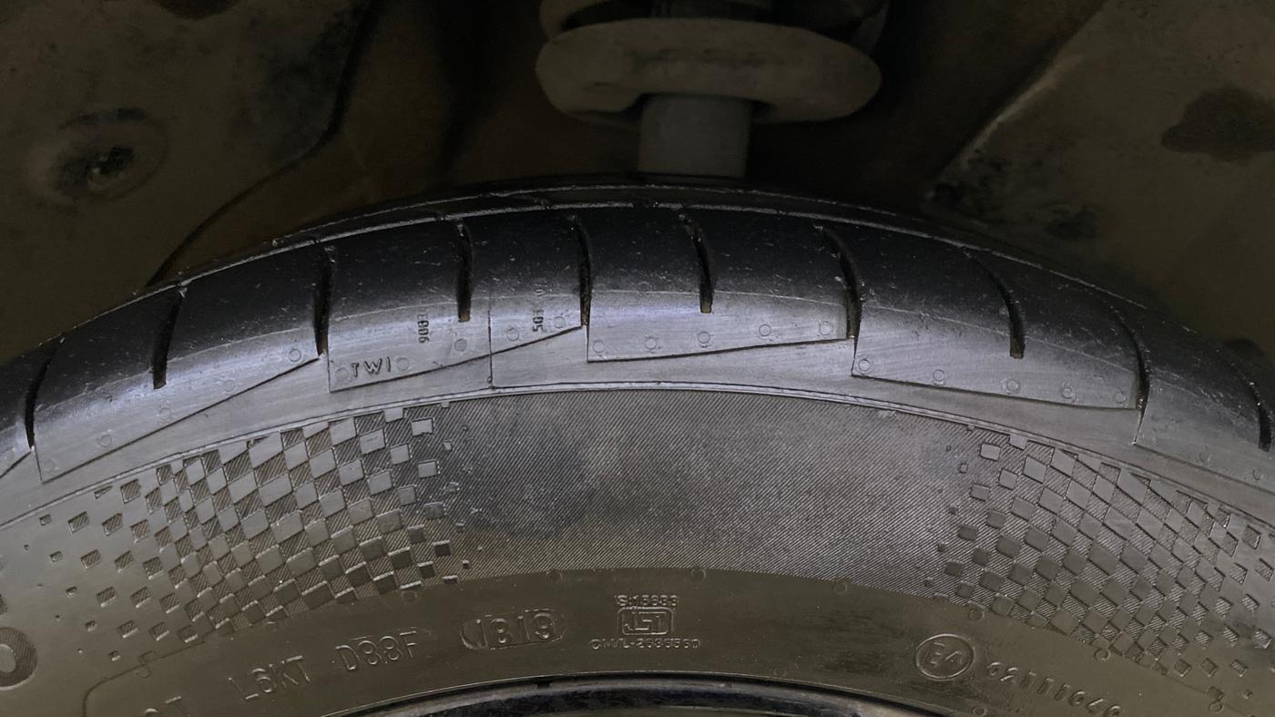 2019 MG HECTOR SHARP 1.5 DCT PETROL, Petrol, Automatic, 26,159 km, Right Front Tyre Tread