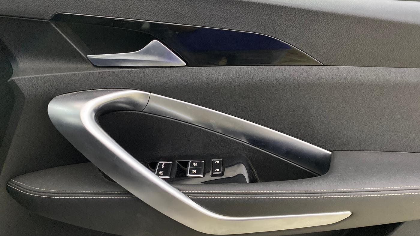 2019 MG HECTOR SHARP 1.5 DCT PETROL, Petrol, Automatic, 26,159 km, Driver Side Door Panels Control