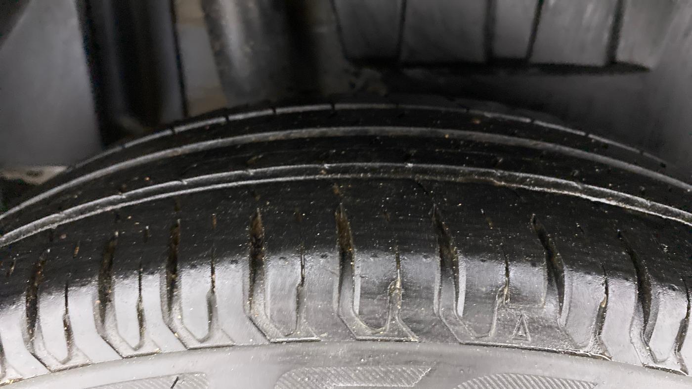 2017 Maruti Dzire VDI AMT, Diesel, Automatic, 69,650 km, Right Rear Tyre Tread