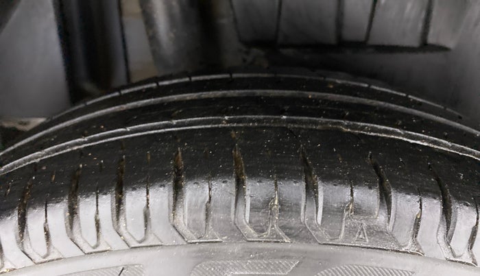 2017 Maruti Dzire VDI AMT, Diesel, Automatic, 69,650 km, Right Rear Tyre Tread