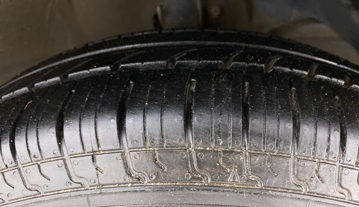 2017 Maruti Dzire VDI AMT, Diesel, Automatic, 69,650 km, Right Front Tyre Tread