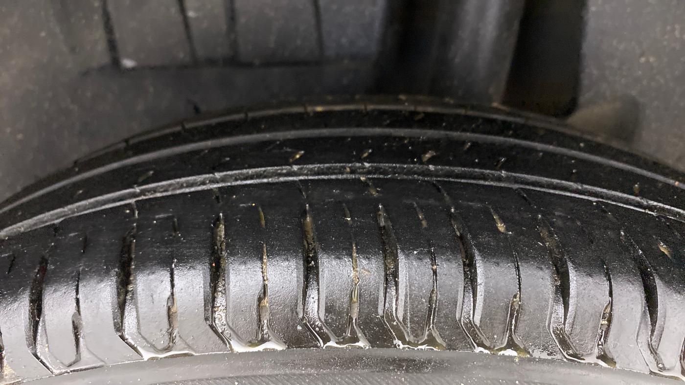 2017 Maruti Dzire VDI AMT, Diesel, Automatic, 69,650 km, Left Rear Tyre Tread