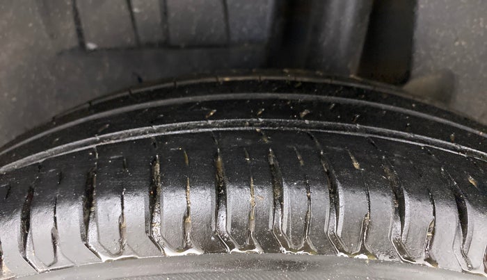 2017 Maruti Dzire VDI AMT, Diesel, Automatic, 69,650 km, Left Rear Tyre Tread