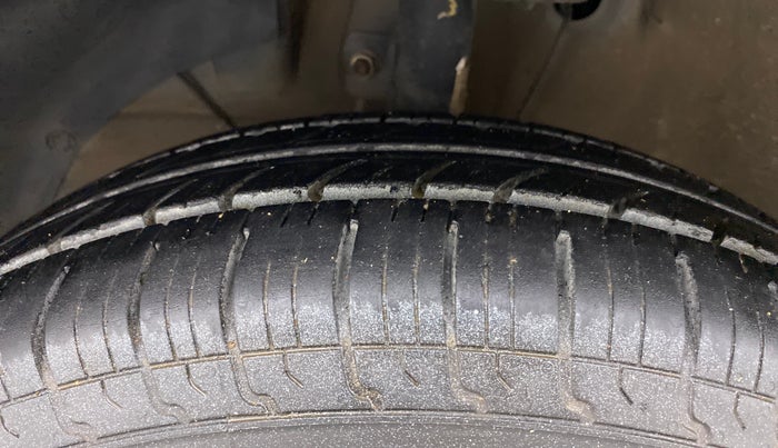 2017 Maruti Dzire VDI AMT, Diesel, Automatic, 69,650 km, Left Front Tyre Tread