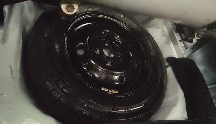 2019 Maruti Swift VXI AMT, CNG, Automatic, 98,606 km, Spare Tyre