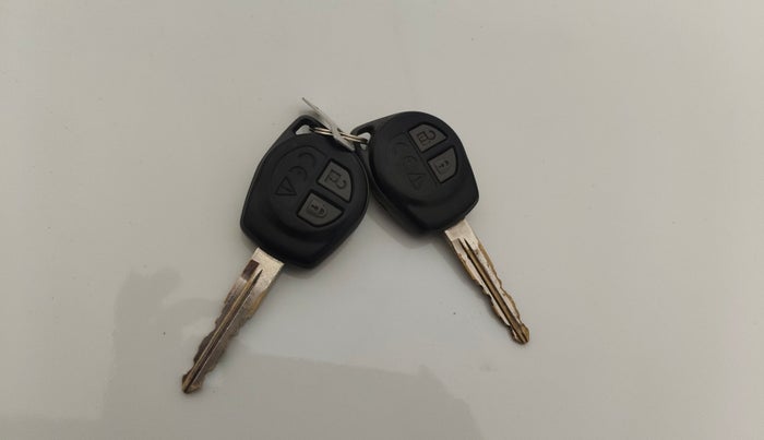 2019 Maruti Swift VXI AMT, CNG, Automatic, 98,606 km, Key Close Up