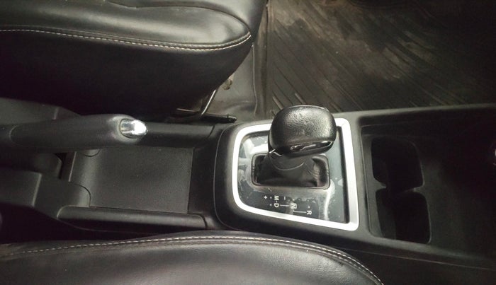 2019 Maruti Swift VXI AMT, CNG, Automatic, 98,606 km, Gear Lever