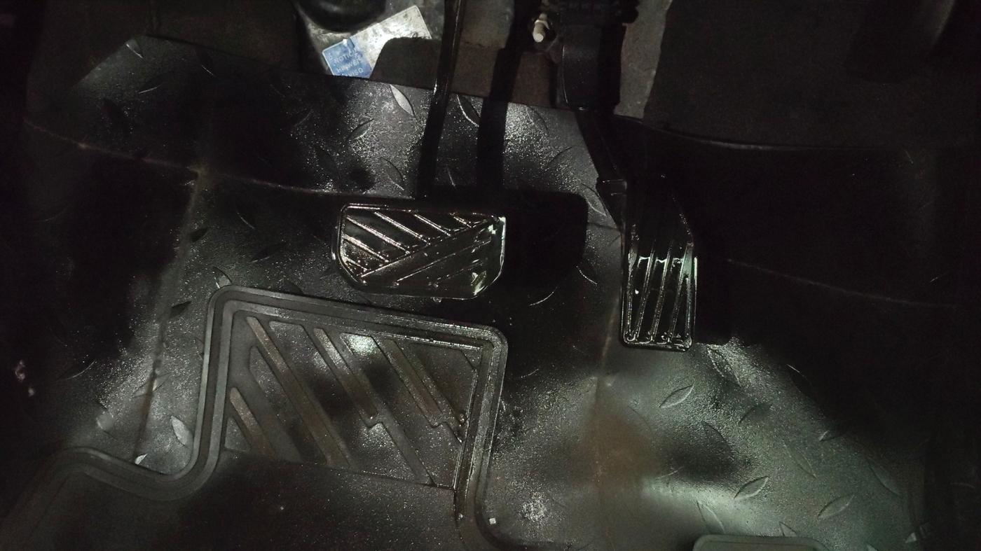 2019 Maruti Swift VXI AMT, CNG, Automatic, 98,606 km, Pedals