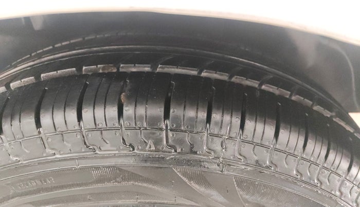 2019 Maruti Swift VXI AMT, CNG, Automatic, 98,606 km, Left Rear Tyre Tread