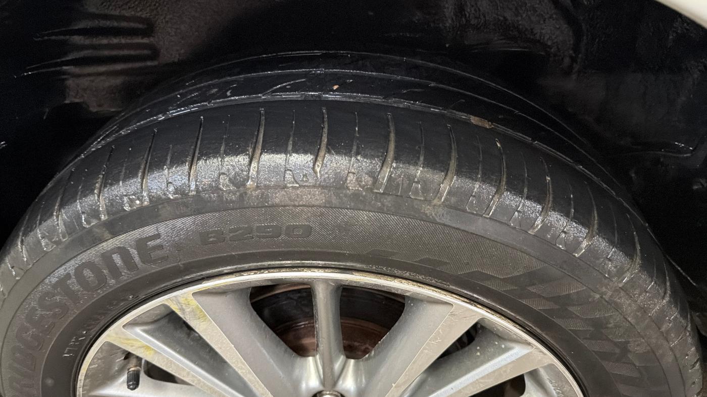 2015 Toyota Corolla Altis VL CVT PETROL, Petrol, Automatic, 1,06,107 km, Right Rear Tyre Tread