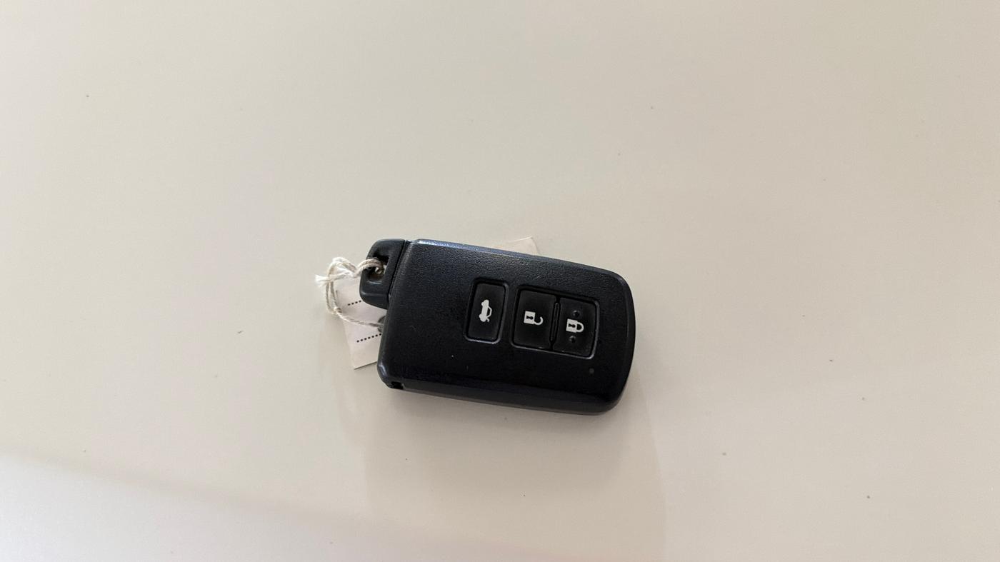 2015 Toyota Corolla Altis VL CVT PETROL, Petrol, Automatic, 1,06,107 km, Key Close Up