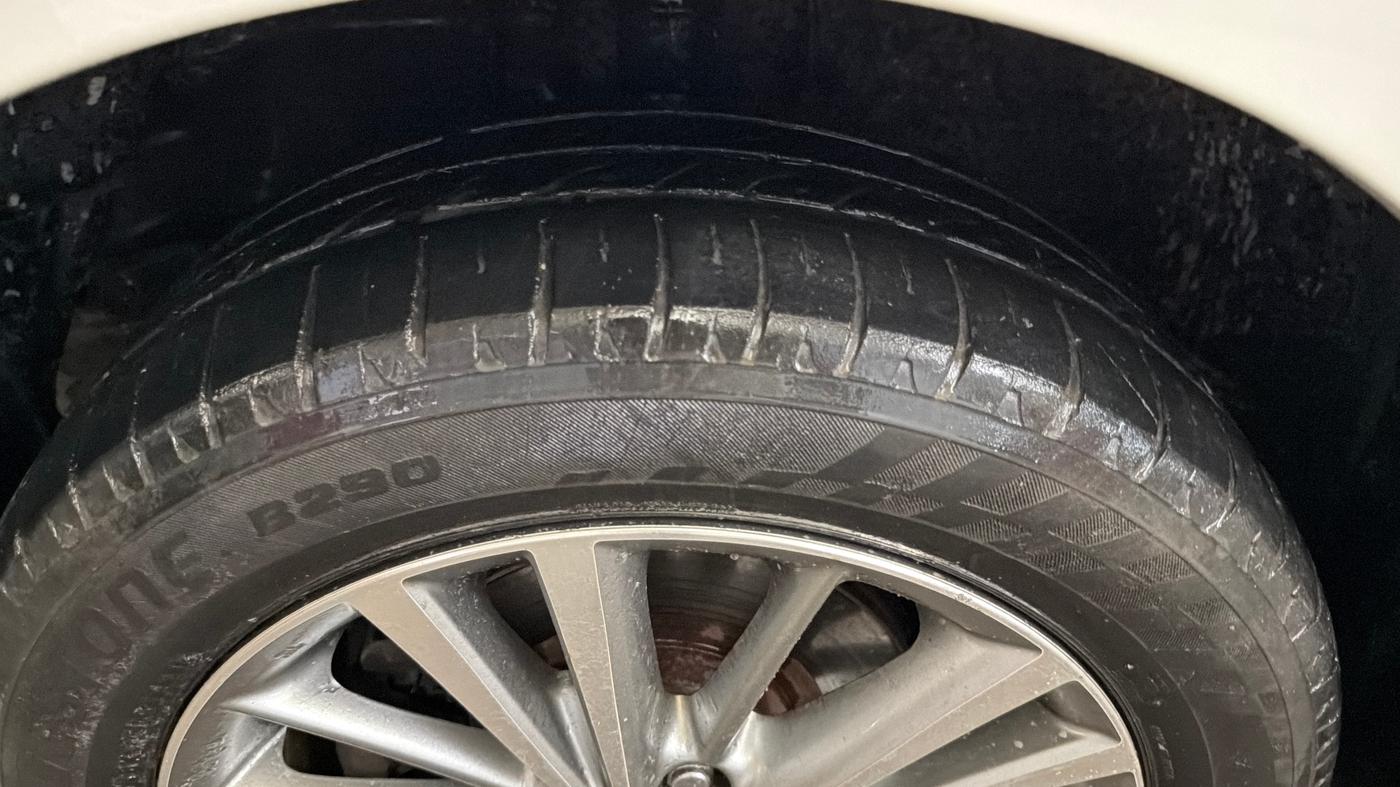 2015 Toyota Corolla Altis VL CVT PETROL, Petrol, Automatic, 1,06,107 km, Left Front Tyre Tread