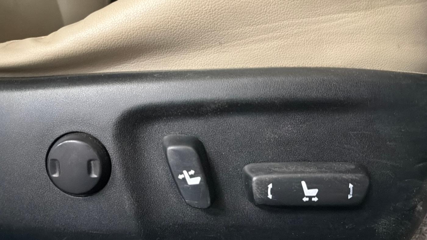 2015 Toyota Corolla Altis VL CVT PETROL, Petrol, Automatic, 1,06,107 km, Driver Side Adjustment Panel