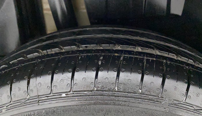 2018 Maruti Dzire ZXI AMT, Petrol, Automatic, 36,353 km, Right Rear Tyre Tread