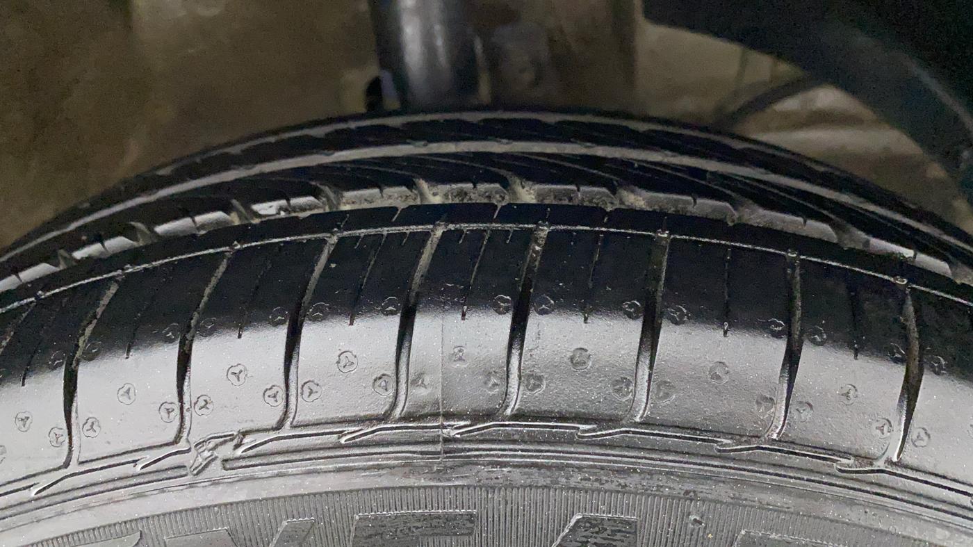 2018 Maruti Dzire ZXI AMT, Petrol, Automatic, 36,353 km, Right Front Tyre Tread