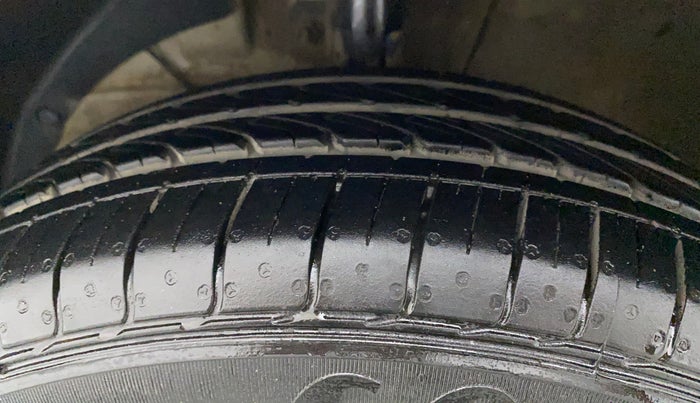 2018 Maruti Dzire ZXI AMT, Petrol, Automatic, 36,353 km, Left Front Tyre Tread