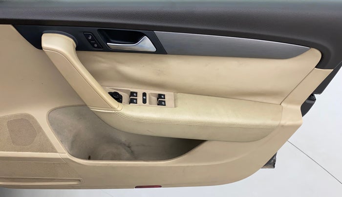 2012 Volkswagen Passat TRENDLINE MT, Diesel, Manual, 94,144 km, Driver Side Door Panels Control