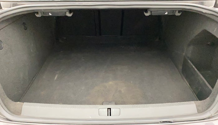 2012 Volkswagen Passat TRENDLINE MT, Diesel, Manual, 94,144 km, Boot Inside