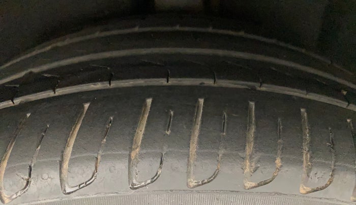 2012 Volkswagen Passat TRENDLINE MT, Diesel, Manual, 94,144 km, Left Rear Tyre Tread