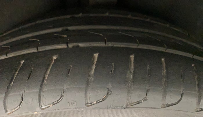 2012 Volkswagen Passat TRENDLINE MT, Diesel, Manual, 94,144 km, Right Rear Tyre Tread