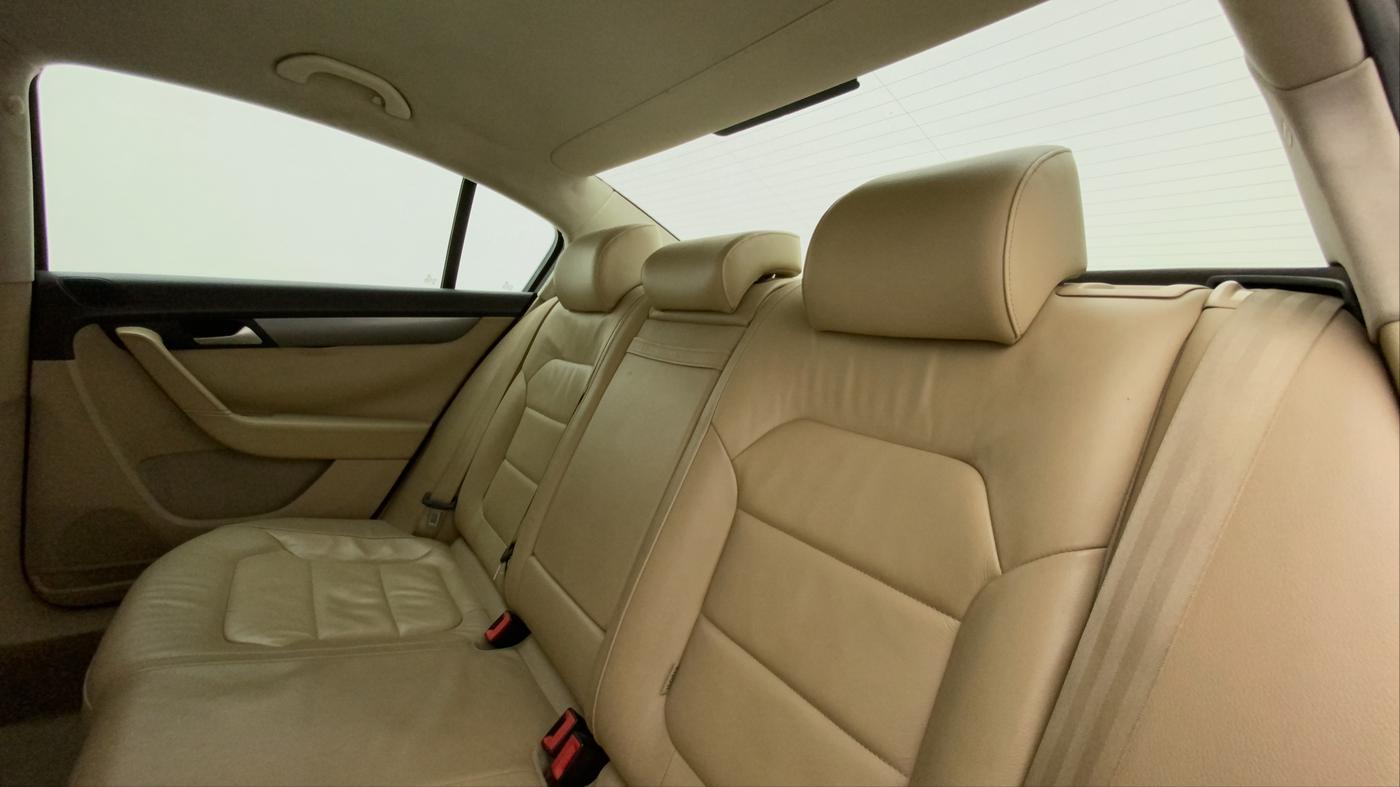 2012 Volkswagen Passat TRENDLINE MT, Diesel, Manual, 94,144 km, Right Side Rear Door Cabin