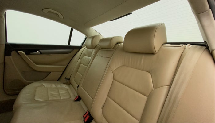 2012 Volkswagen Passat TRENDLINE MT, Diesel, Manual, 94,144 km, Right Side Rear Door Cabin