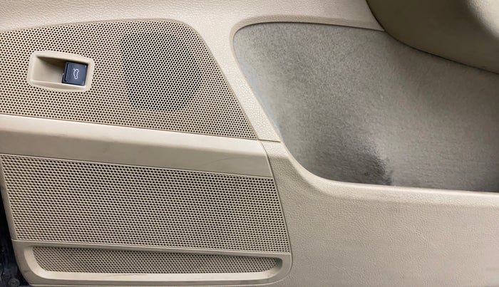 2012 Volkswagen Passat TRENDLINE MT, Diesel, Manual, 94,144 km, Speaker