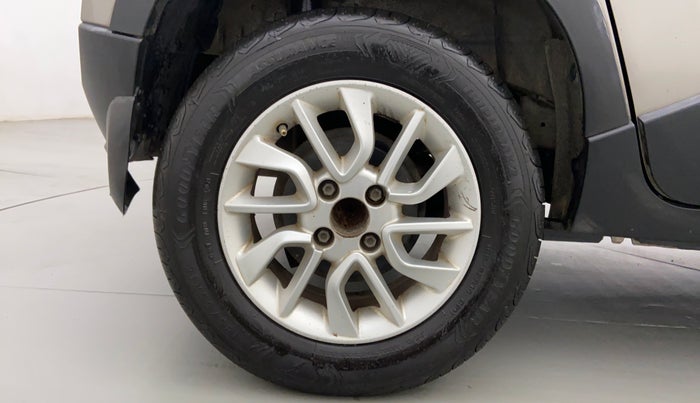 2016 Mahindra Kuv100 K8 6 STR, Petrol, Manual, 45,065 km, Right Rear Wheel