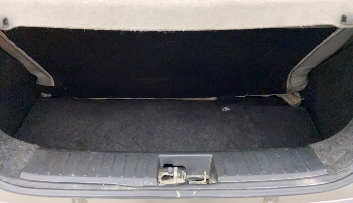 2016 Mahindra Kuv100 K8 6 STR, Petrol, Manual, 45,065 km, Boot Inside