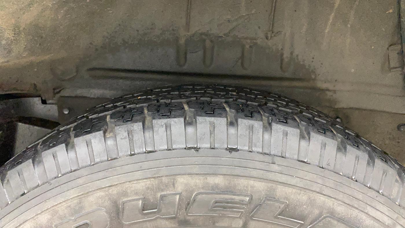 2013 Mahindra Scorpio VLX 2WD AIRBAG, Diesel, Manual, 1,44,902 km, Left Rear Tyre Tread